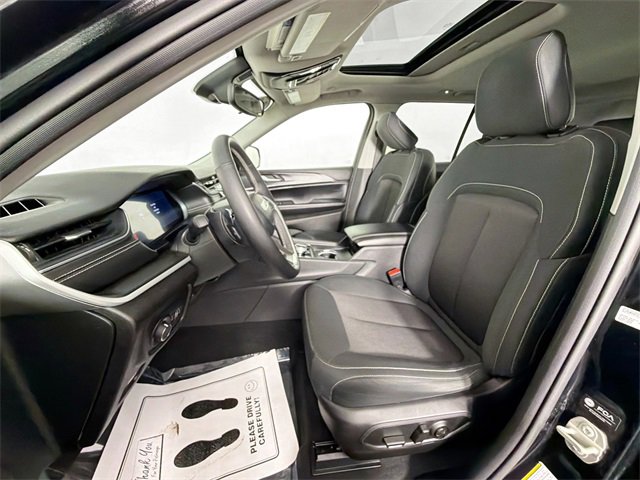 Used 2023 Jeep Grand Cherokee Laredo image 19