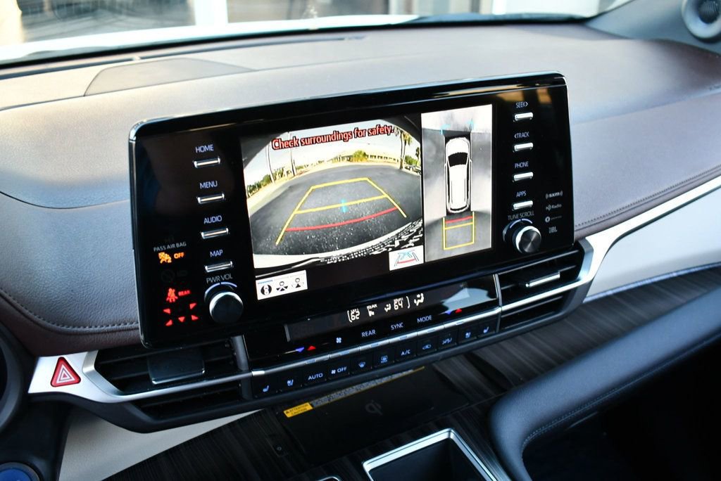 Used 2024 Toyota Sienna Platinum image 56