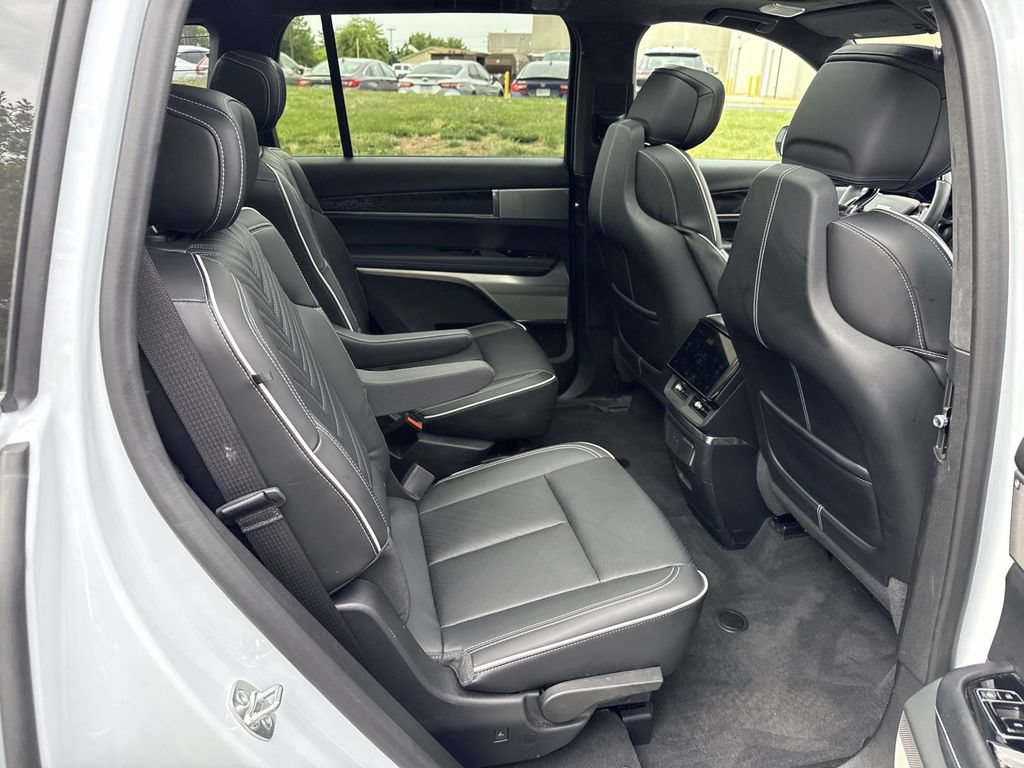Certified 2026 Cadillac Vistiq Platinum w/ LPO, Floor Liner Package AWD/4WD image 11