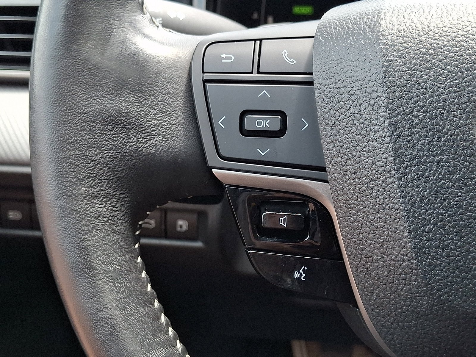 Certified 2025 Toyota Camry SE w/ Convenience Package FWD image 23