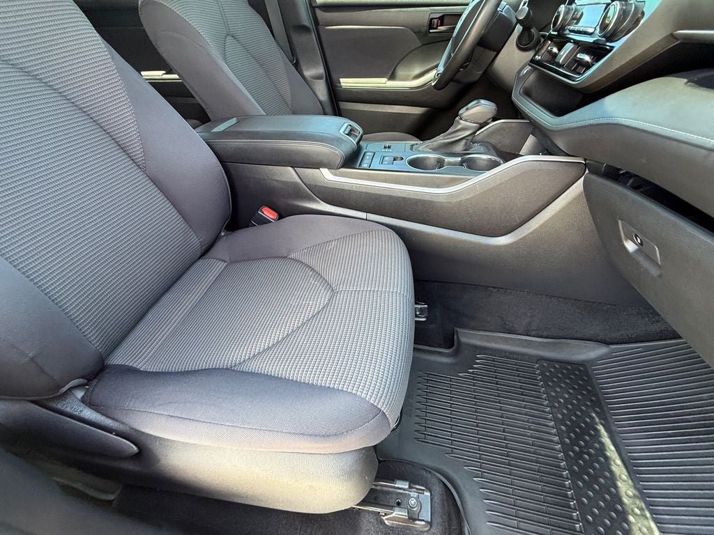 Used 2020 Toyota Highlander L FWD image 10