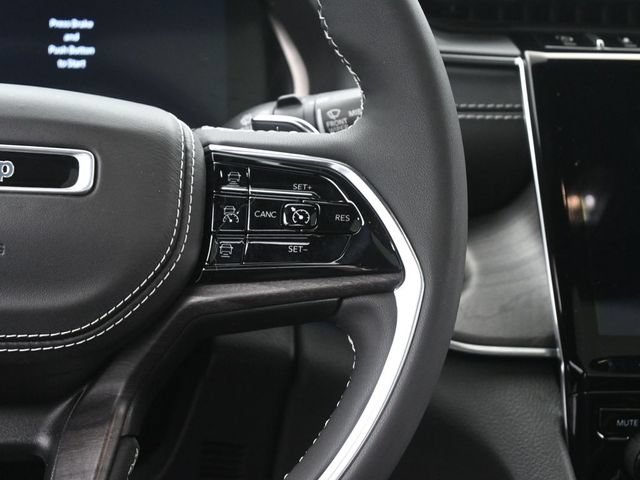 Used 2023 Jeep Grand Cherokee Overland AWD/4WD image 29