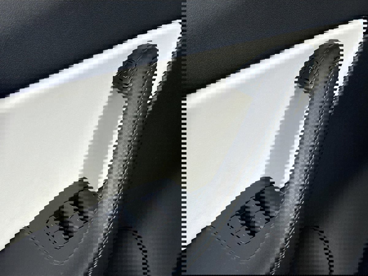 Used 2022 Tesla Model Y Long Range image 21