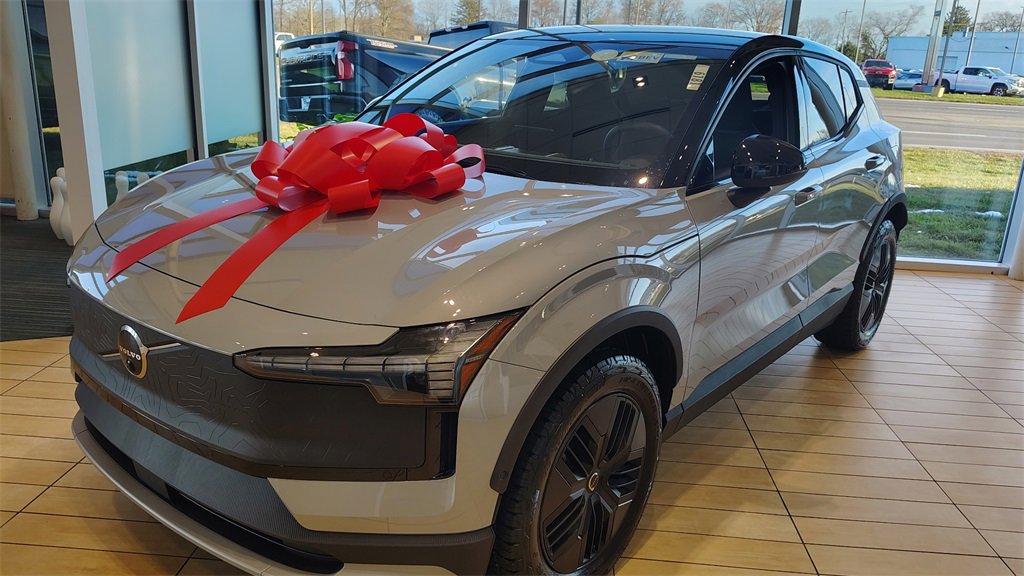 New 2026 Volvo EX30 Cross Country Ultra image 5