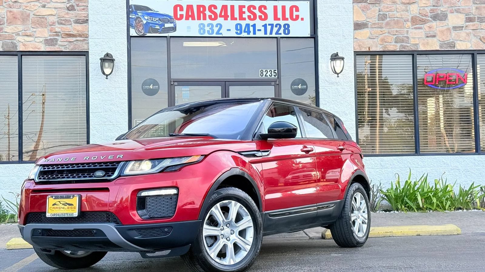 Used 2017 Land Rover Range Rover Evoque SE AWD/4WD image 2