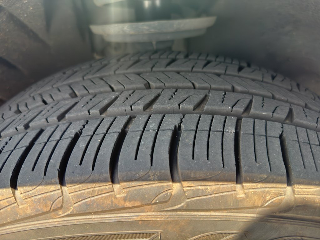 Used 2018 GMC Acadia Denali w/ Technology Package FWD image 4