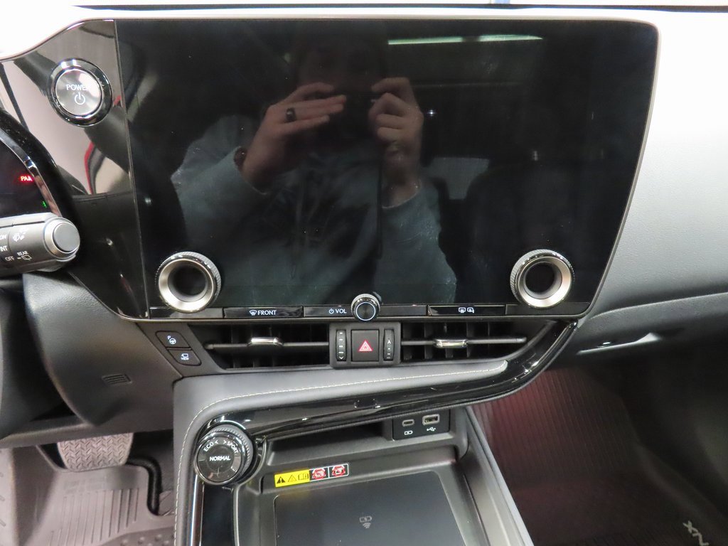 Used 2025 Lexus NX 300h AWD w/ Luxury Package image 14