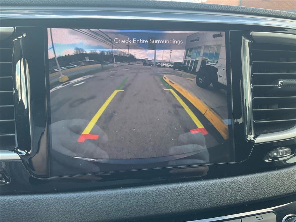 Used 2020 Chrysler Pacifica Touring w/ Cold Weather Group image 10