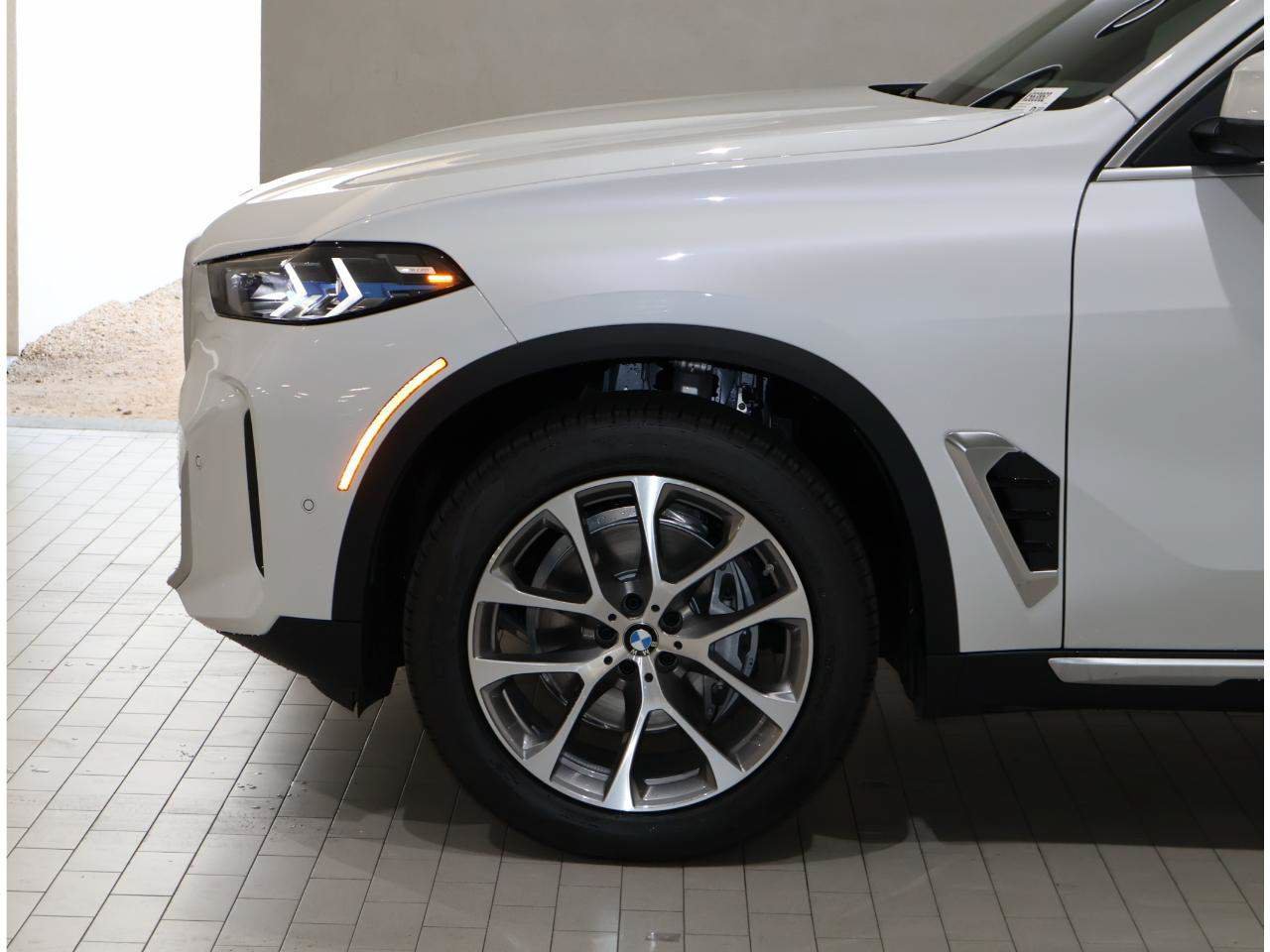Used 2026 BMW X5 sDrive40i w/ Parking Assistance Package RWD image 4
