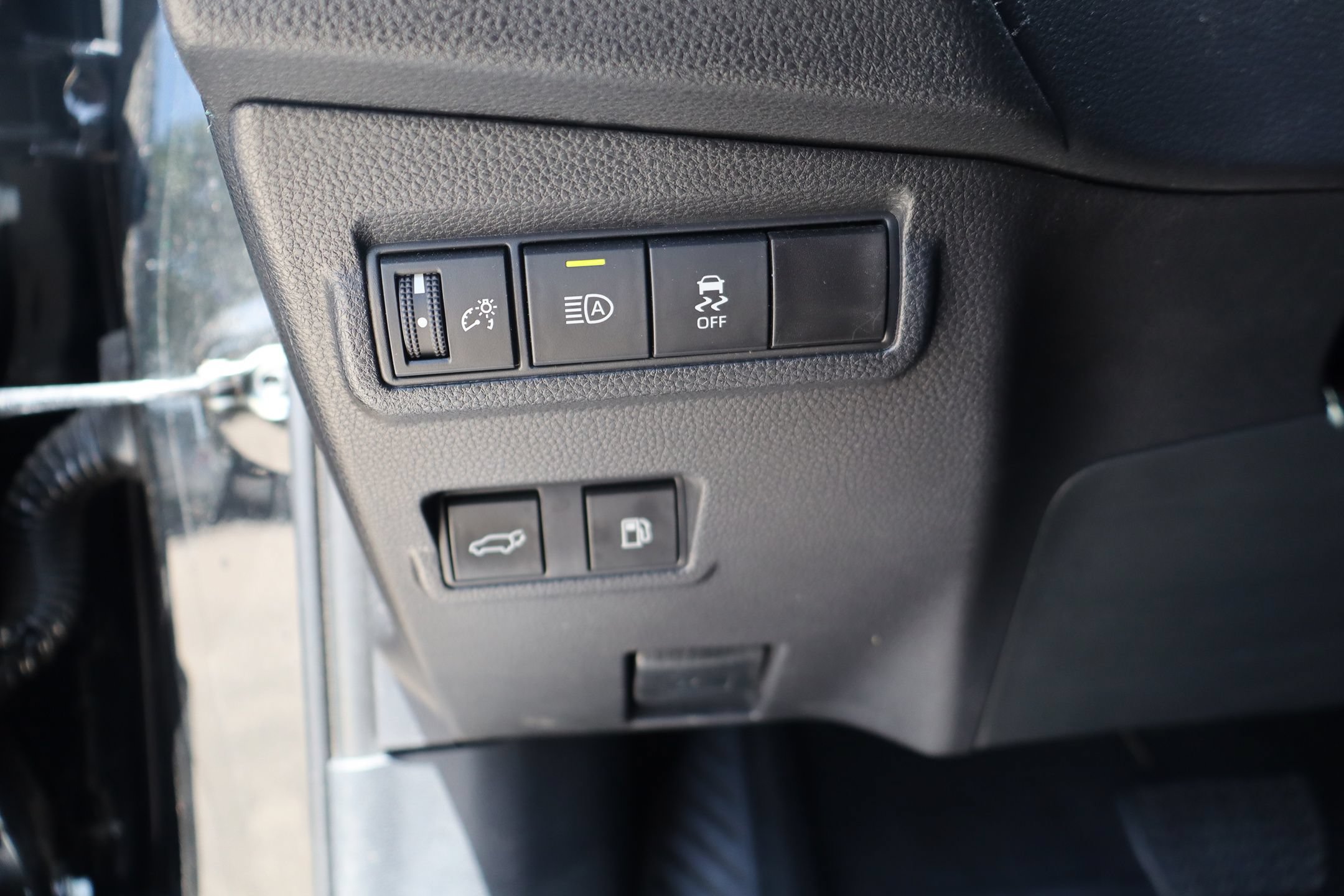 Used 2025 Toyota Corolla Cross AWD Hybrid w/ Convenience Package image 14
