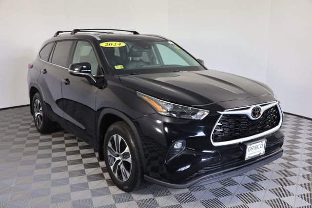 Used 2024 Toyota Highlander XLE AWD/4WD image 1