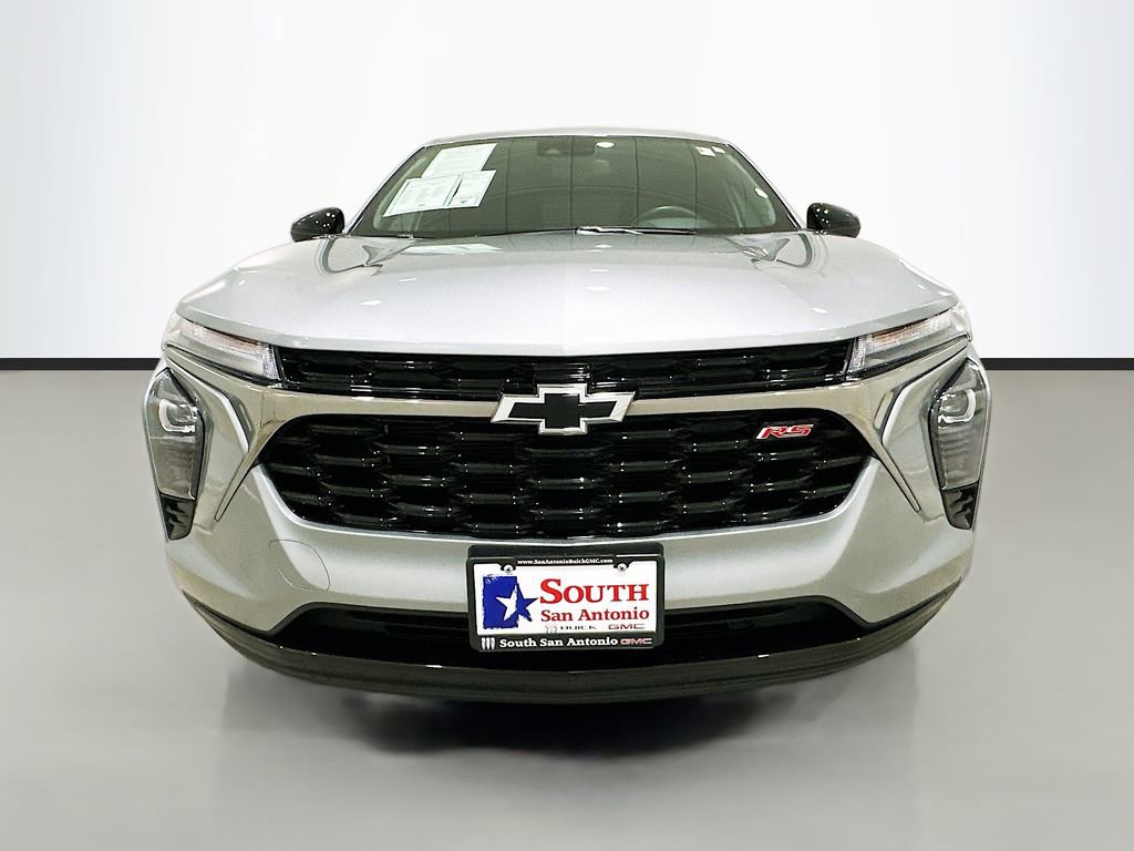 Certified 2026 Chevrolet Trax RS w/ Sunroof Package FWD image 2