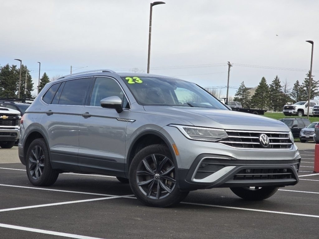 Used 2023 Volkswagen Tiguan SE AWD/4WD image 2