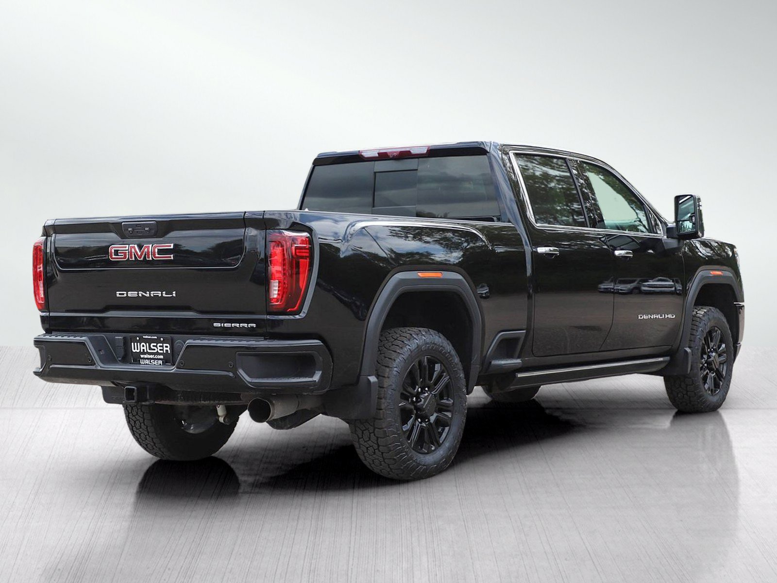 Used 2023 GMC Sierra 2500 Denali w/ Denali Black Diamond Edition AWD/4WD image 5
