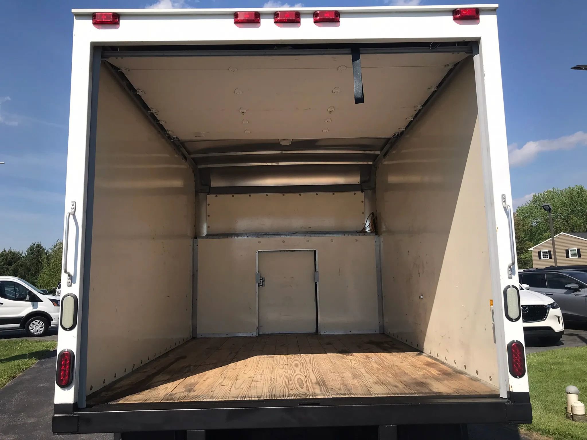 Used 2014 Ford E-350 and Econoline 350 Super Duty RWD image 3