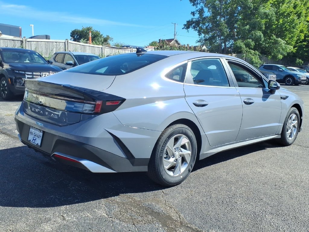 New 2026 Hyundai Sonata SE FWD image 3