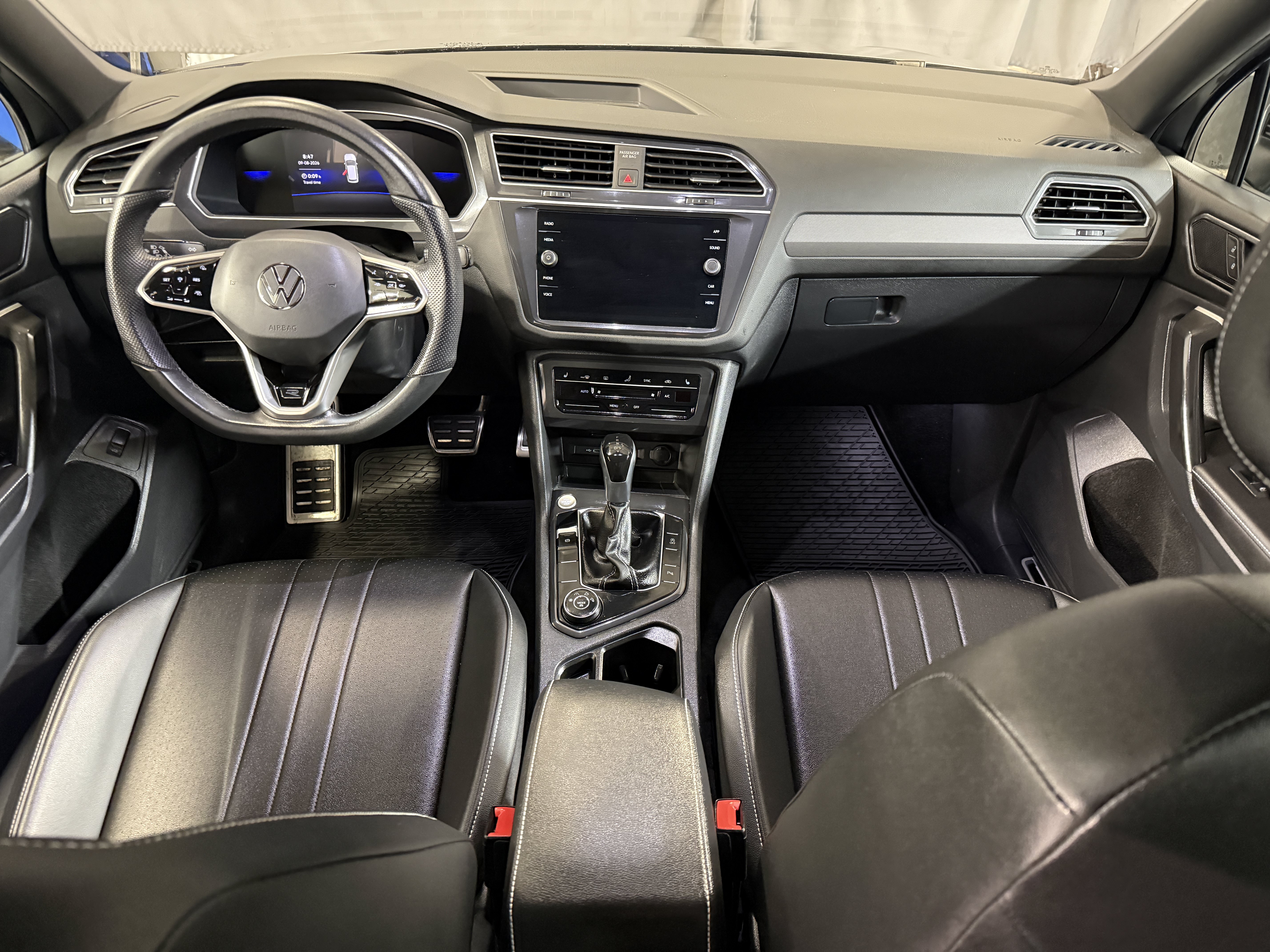 Certified 2024 Volkswagen Tiguan SE R-Line AWD/4WD image 3