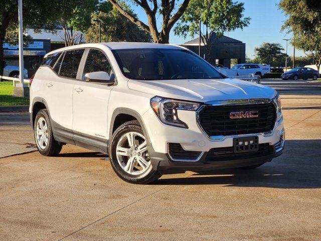 Used 2024 GMC Terrain SLE image 2