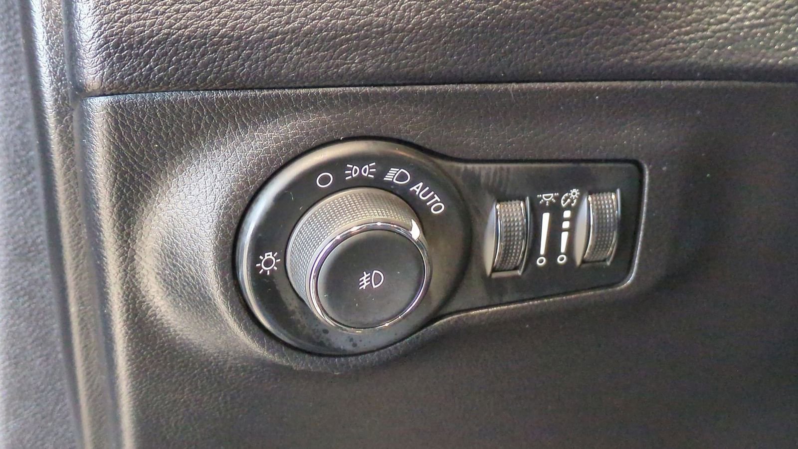 Used 2020 Jeep Compass Limited image 18