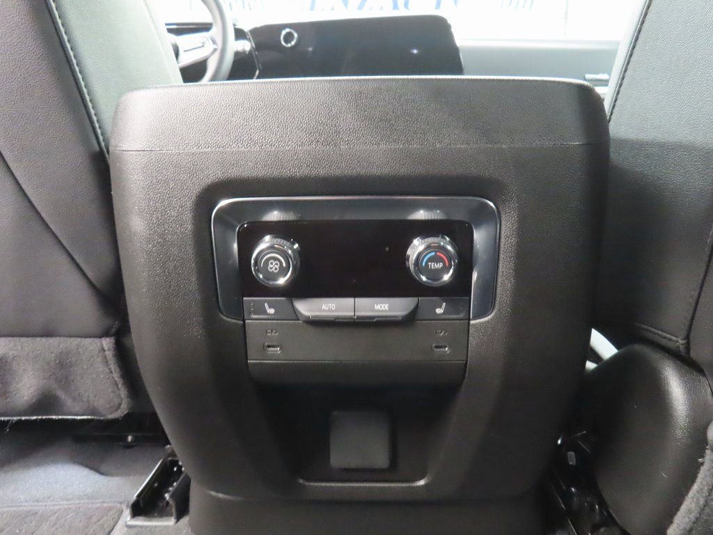 Used 2025 Chevrolet Suburban High Country AWD/4WD image 11