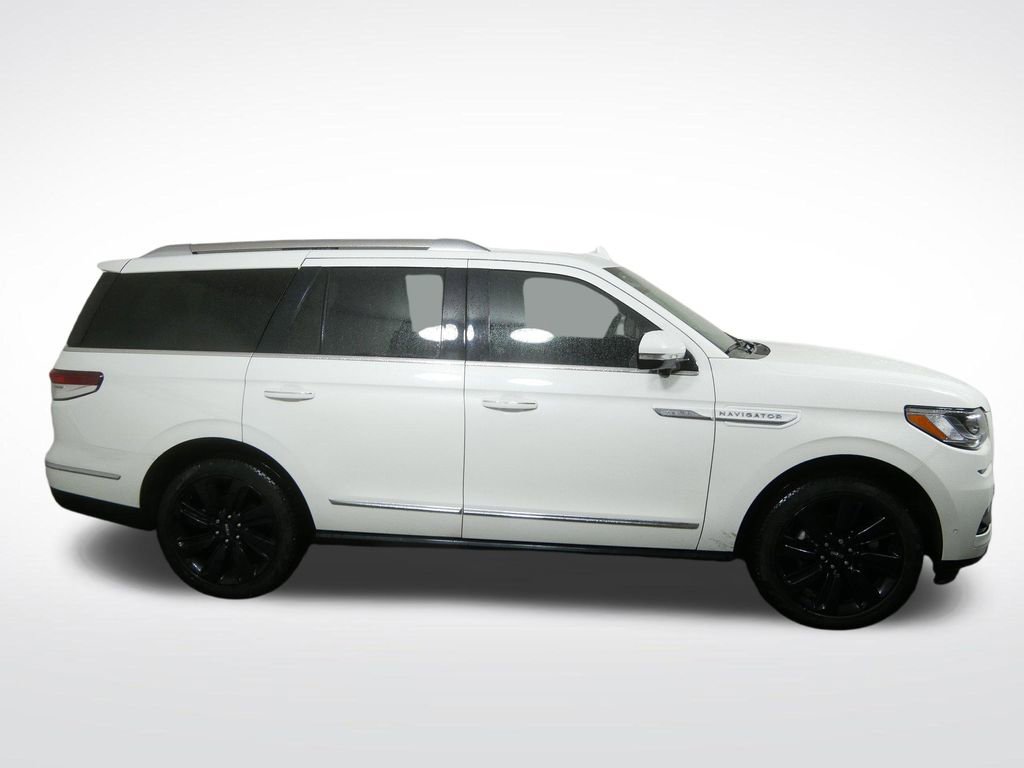 Used 2024 Lincoln Navigator Reserve w/ Equipment Group 201A AWD/4WD image 2