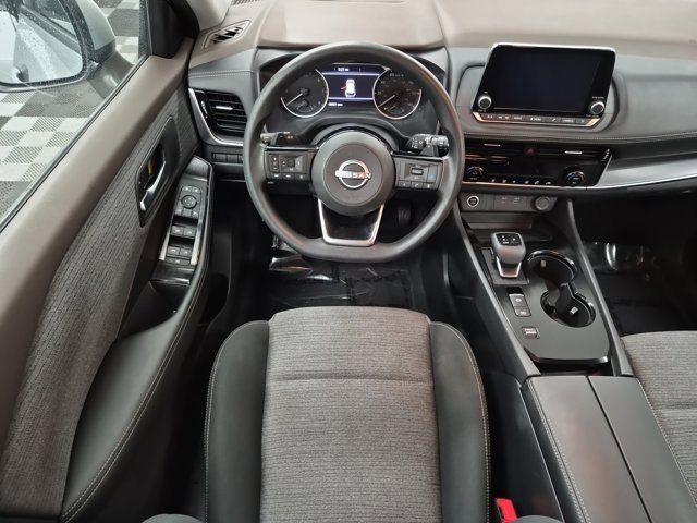 Used 2022 Nissan Rogue SV image 11