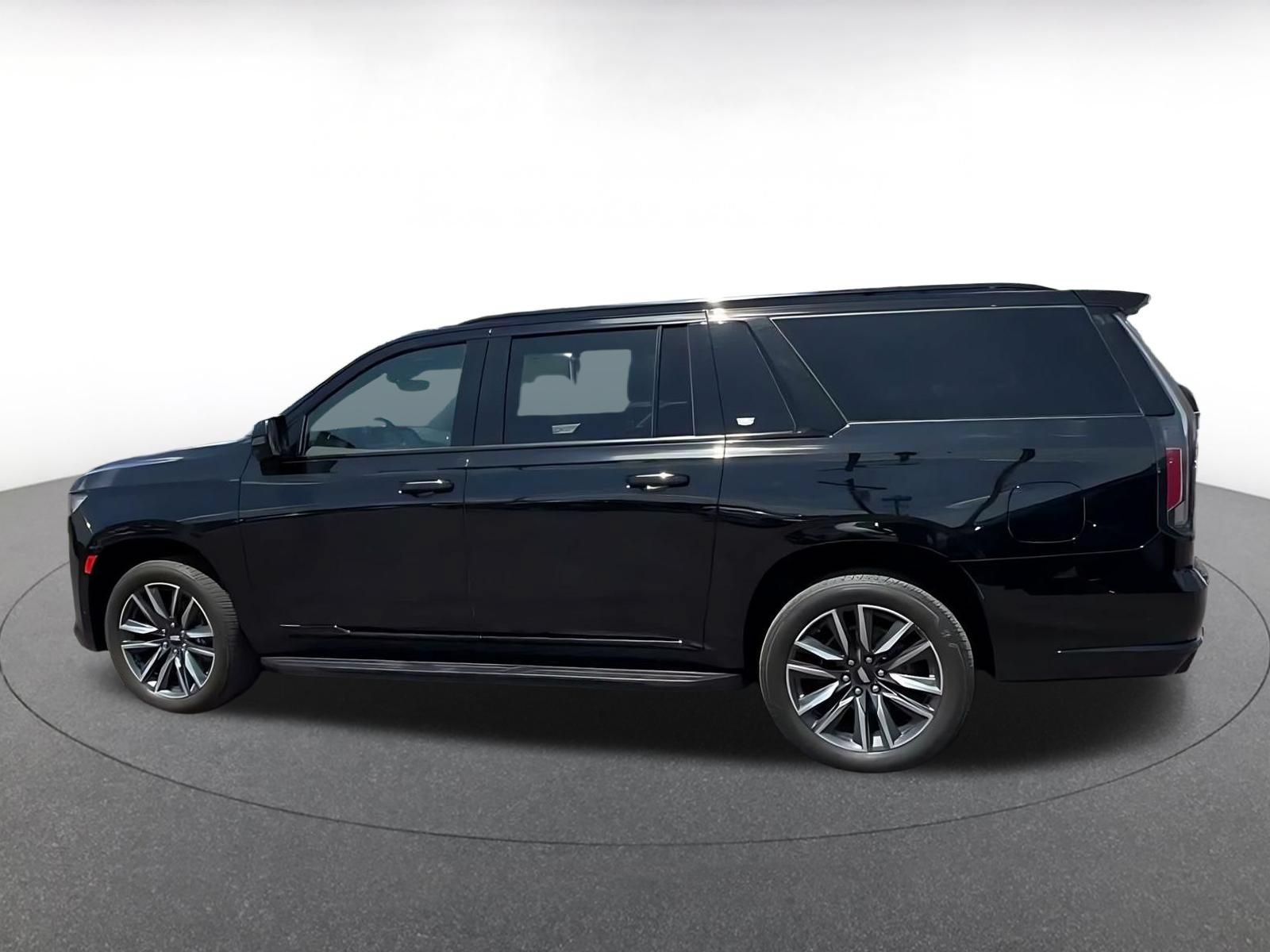 Used 2023 Cadillac Escalade ESV Sport AWD/4WD image 7