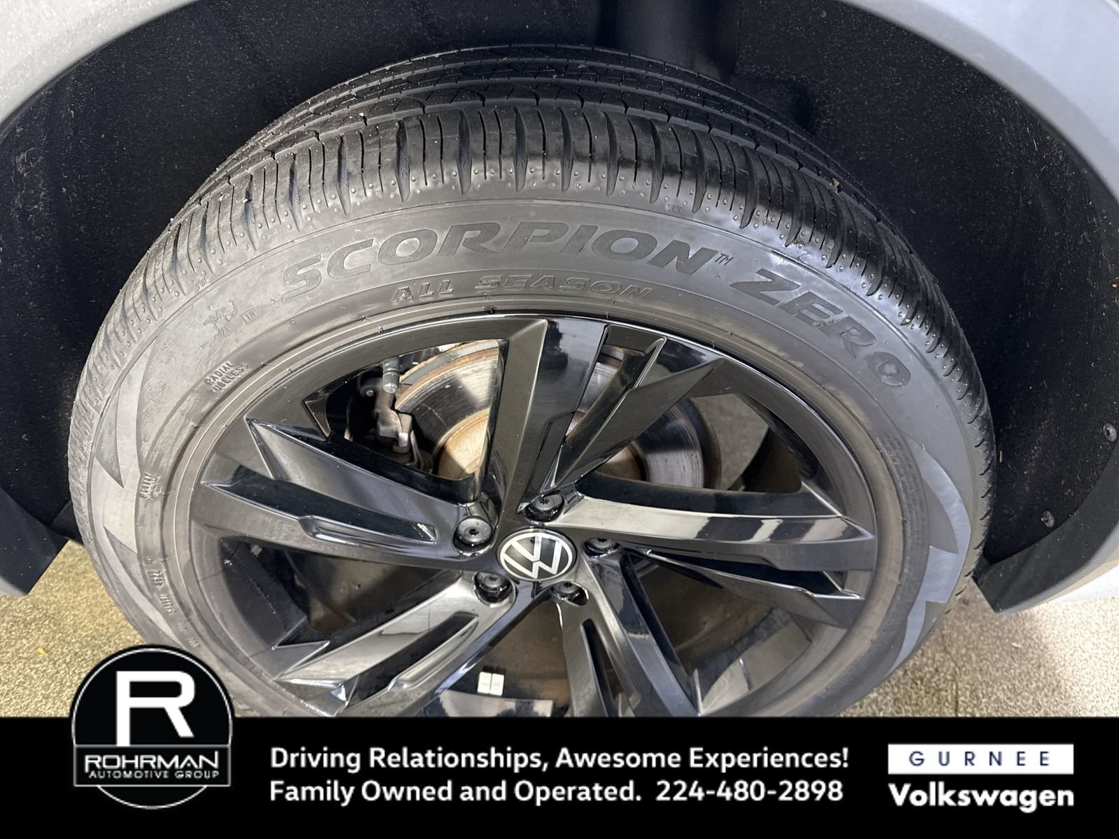 Used 2023 Volkswagen Tiguan SE R-Line FWD image 5