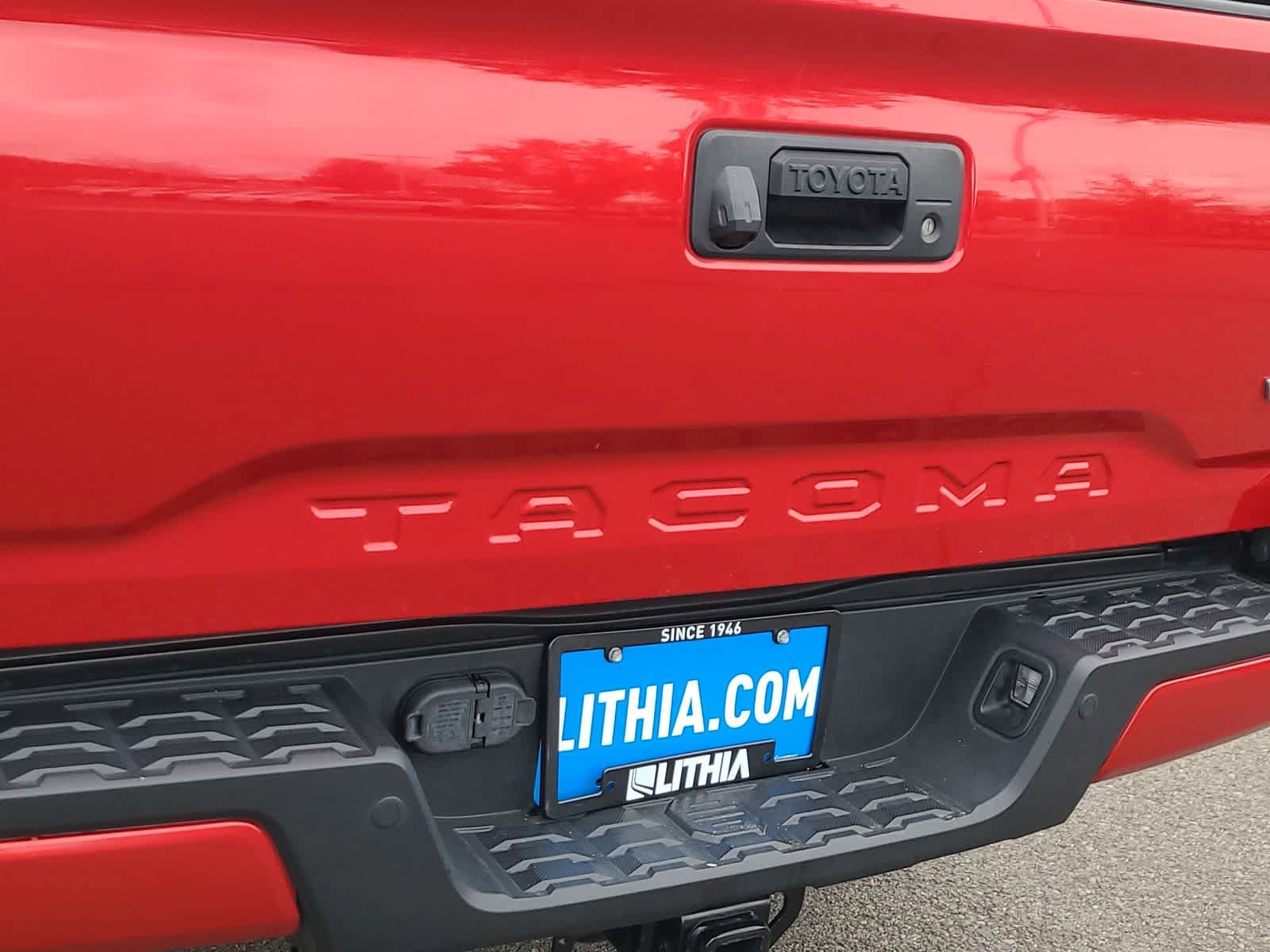 Used 2022 Toyota Tacoma TRD Off-Road w/ Technology Package image 15