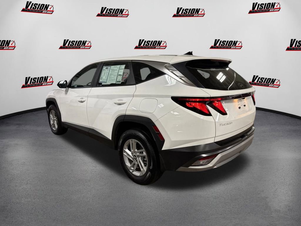 Certified 2025 Hyundai Tucson SE image 7