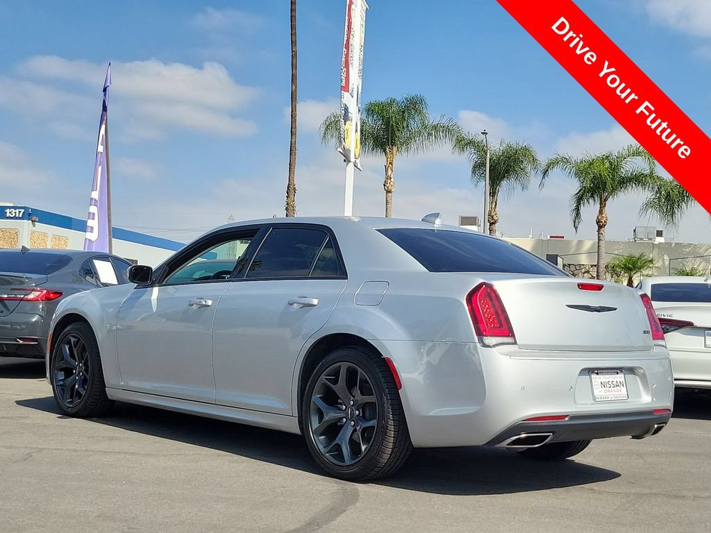 Used 2023 Chrysler 300 Touring L w/ Safetytec Plus Group RWD image 2