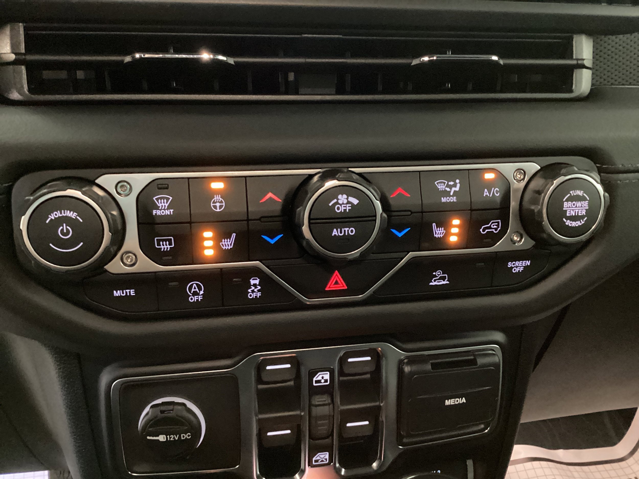 New 2026 Jeep Wrangler Unlimited Rubicon AWD/4WD image 24