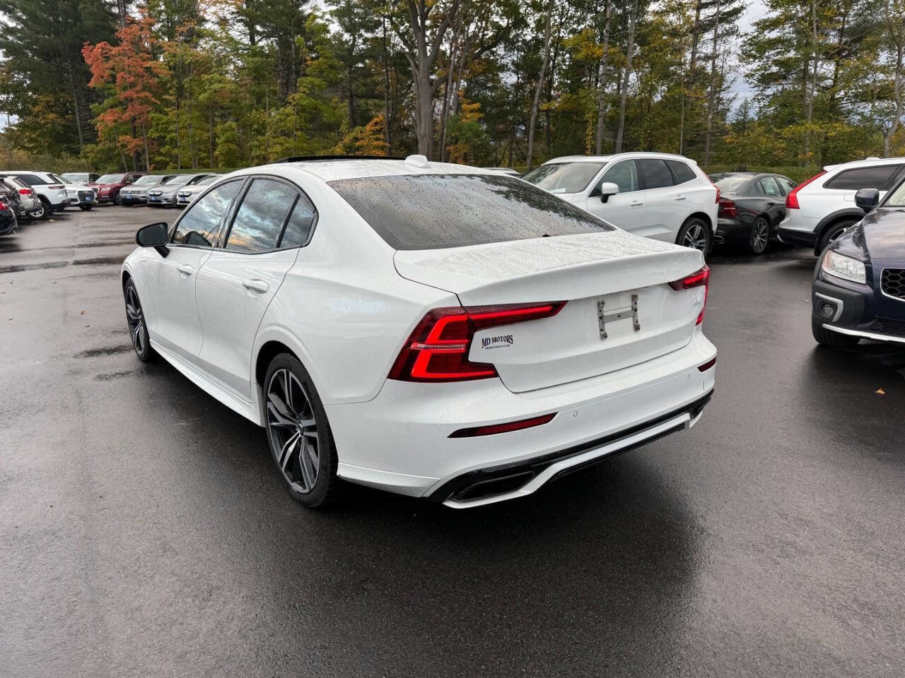Used 2022 Volvo S60 T8 R-Design Expression w/ Advanced Package image 5