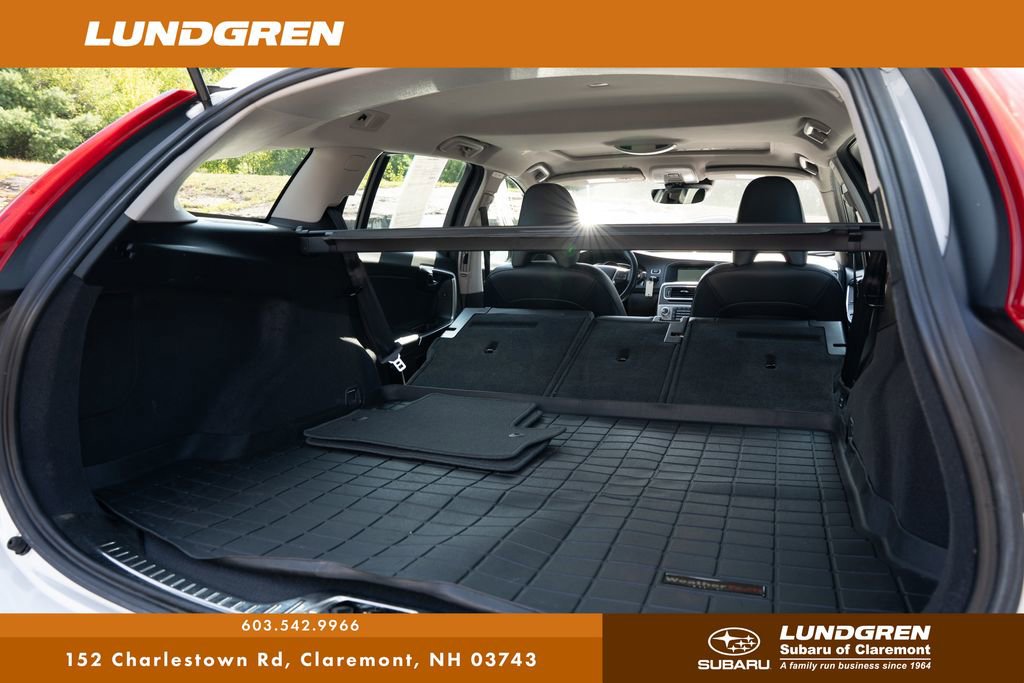 Used 2017 Volvo V60 T5 Premier w/ Convenience Package image 16