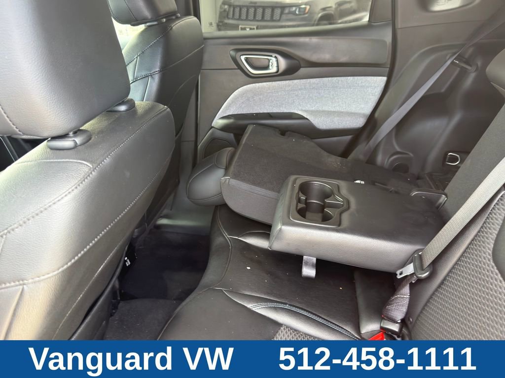 Used 2025 Jeep Compass Latitude w/ Convenience Group AWD/4WD image 28