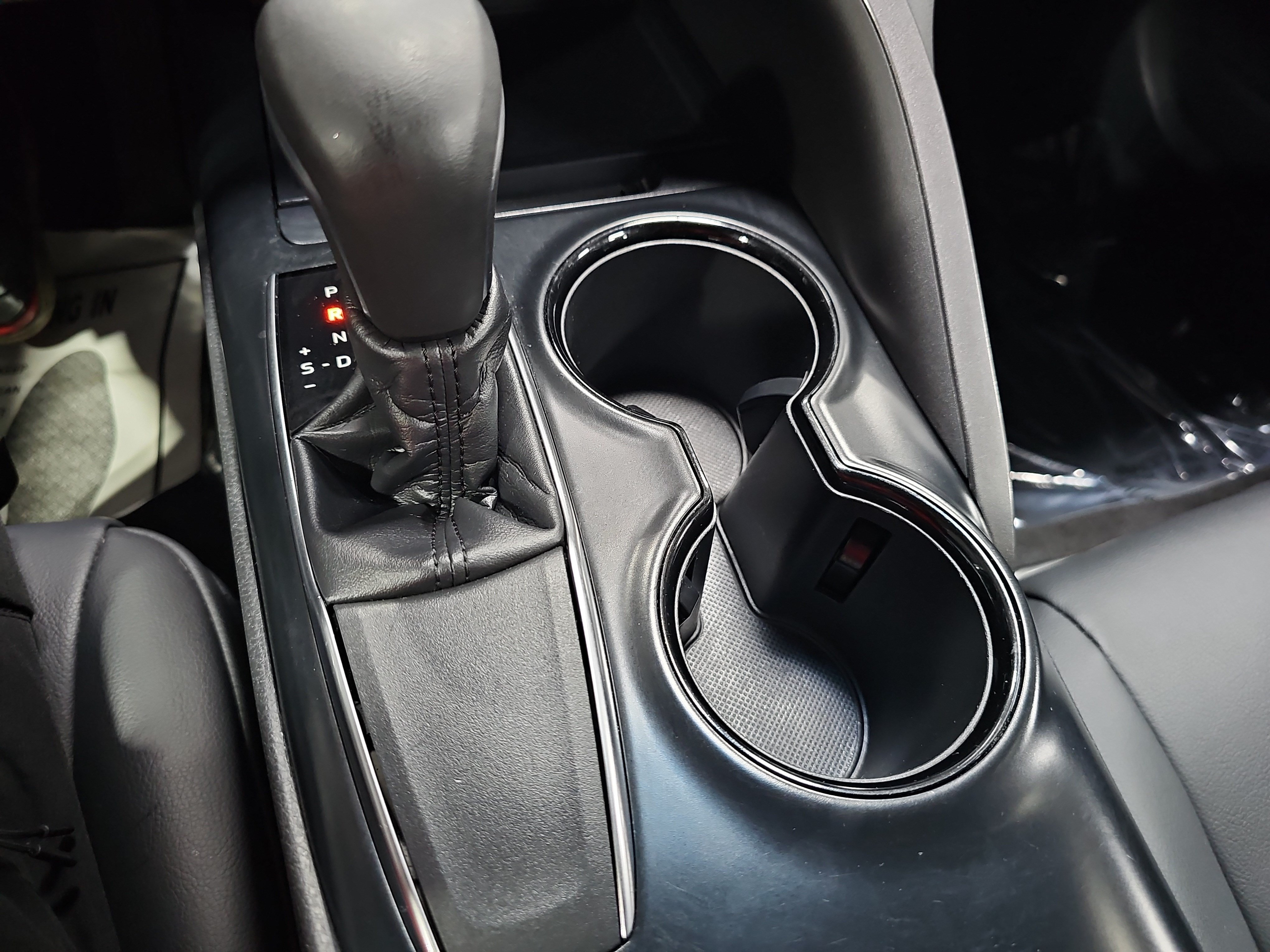 Used 2018 Toyota Camry SE w/ Moonroof Package FWD image 25