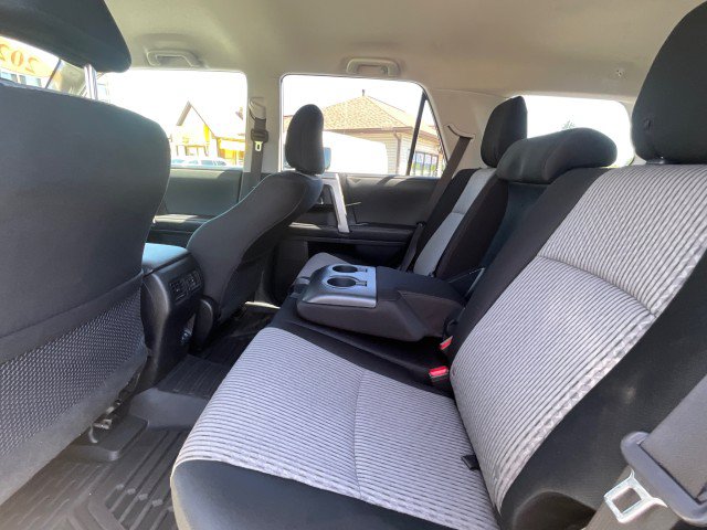 Used 2020 Toyota 4Runner SR5 AWD/4WD image 30