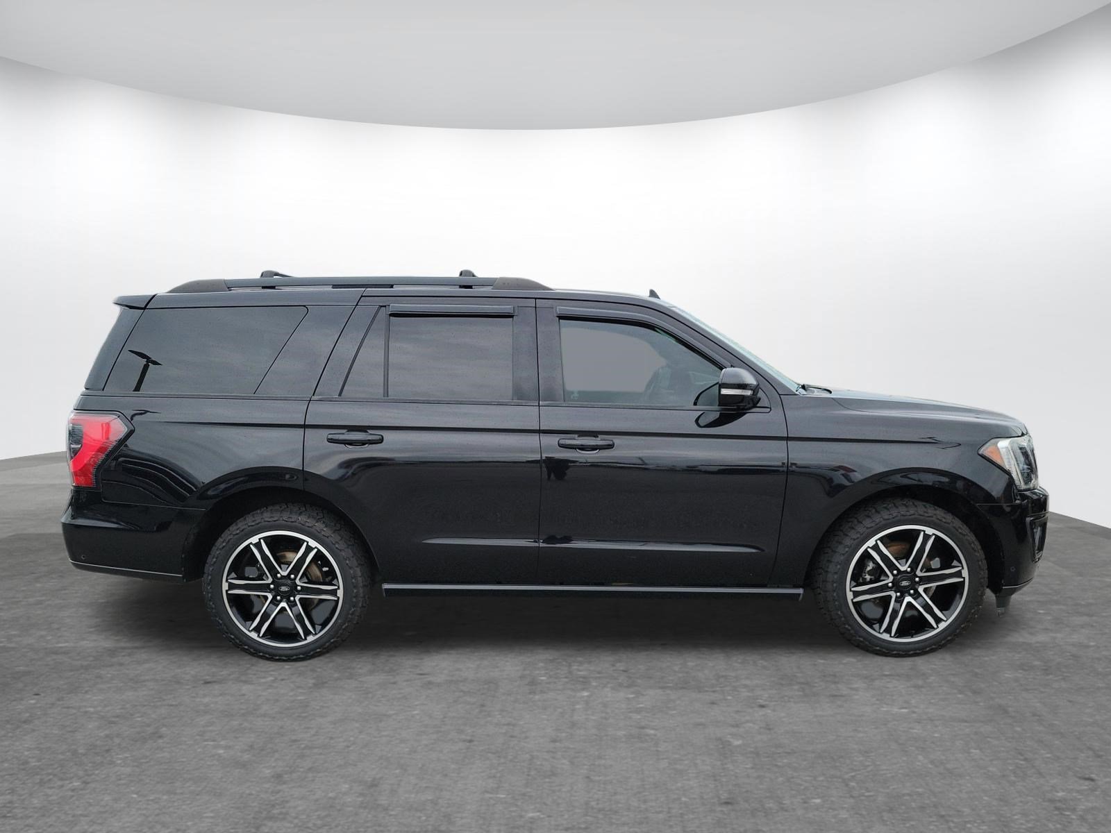 Used 2019 Ford Expedition Limited w/ Equipment Group 303A RWD image 4