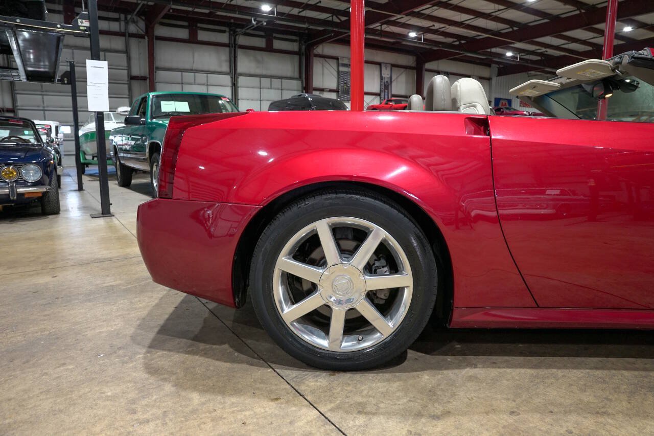 Used 2005 Cadillac XLR RWD image 9