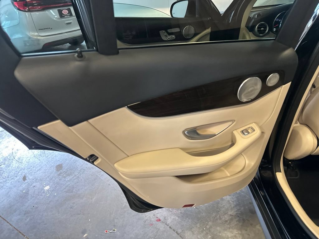 Used 2018 Mercedes-Benz GLC 300 4MATIC image 23