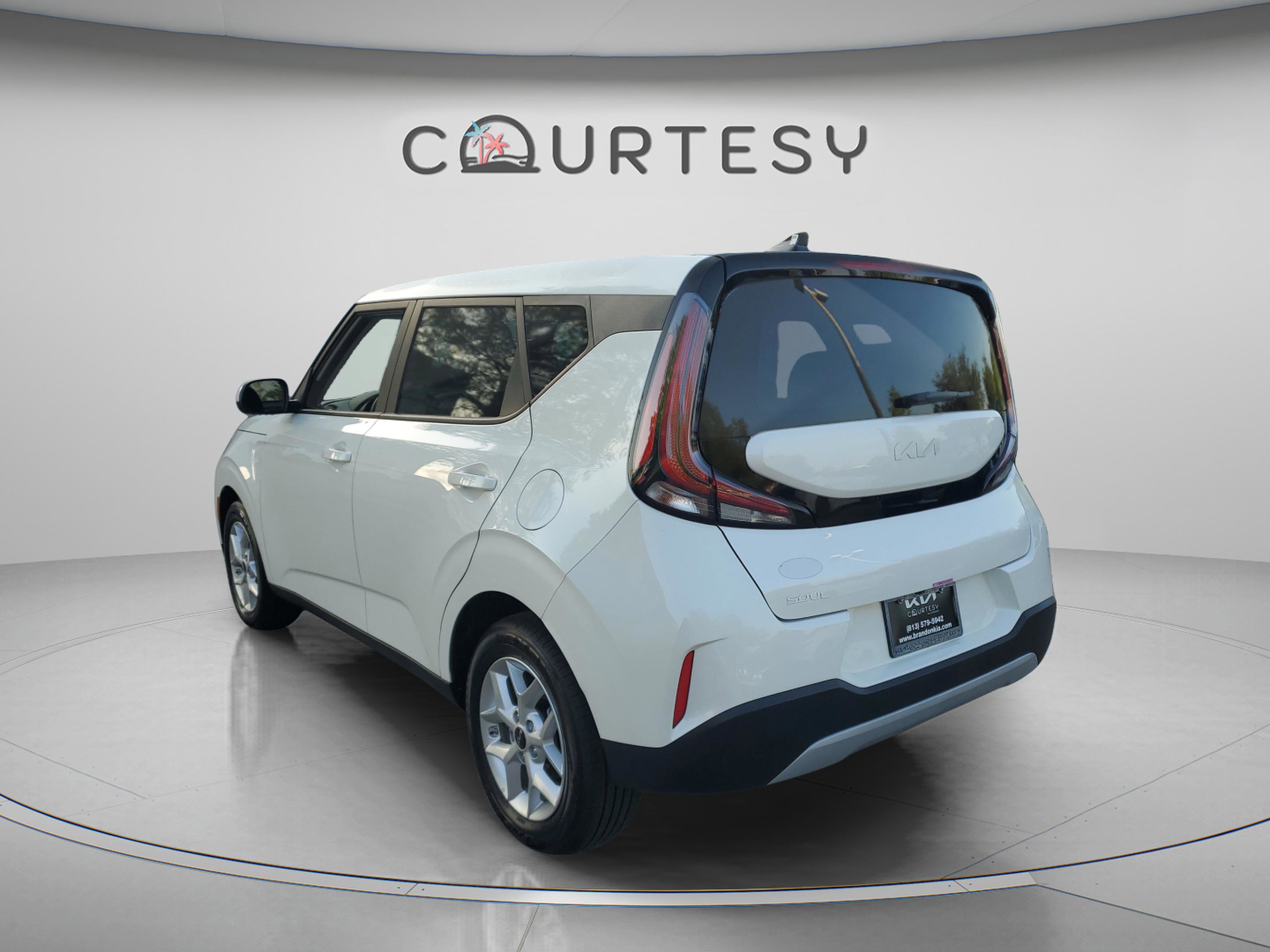 Certified 2025 Kia Soul LX w/ LX Technology Package image 2