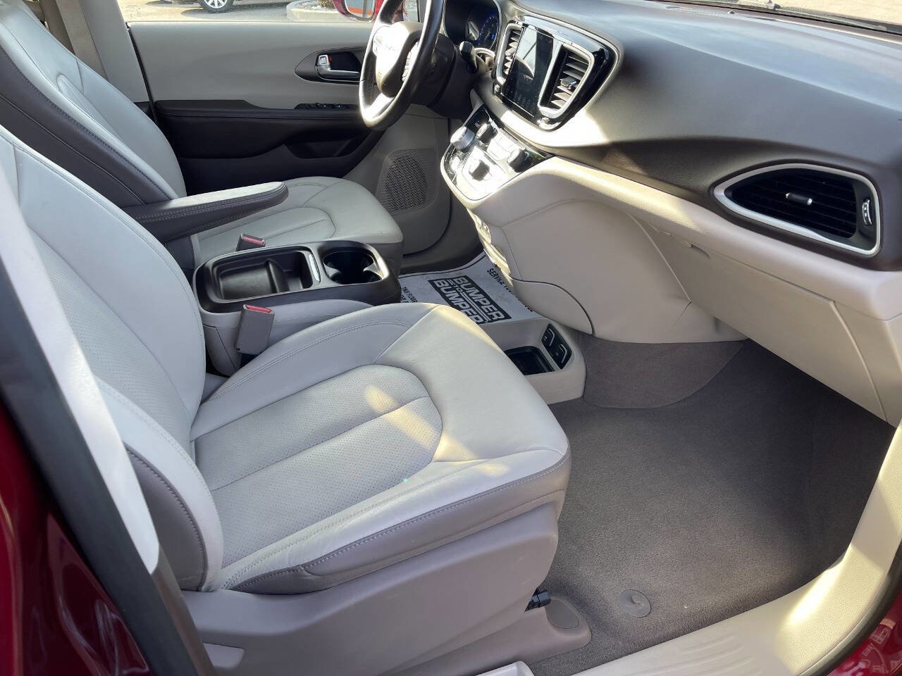 Used 2019 Chrysler Pacifica Touring-L image 16