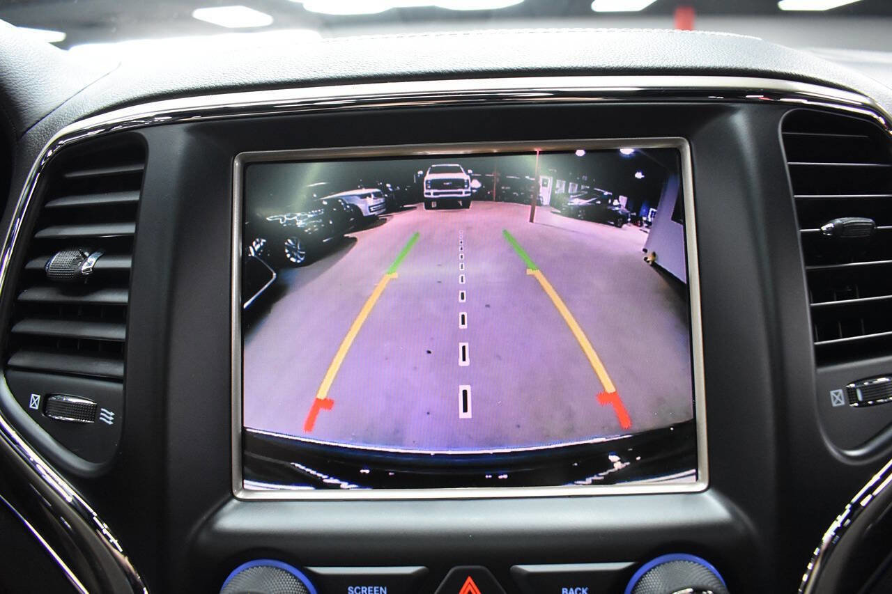 Used 2017 Jeep Grand Cherokee Overland image 32