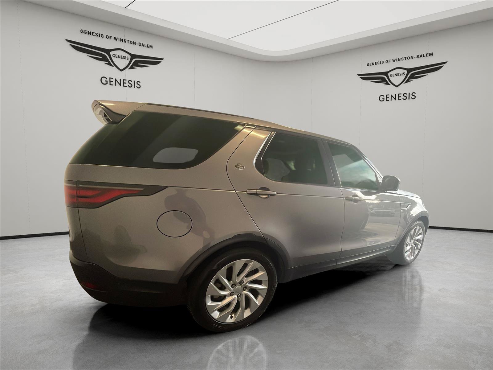 Used 2022 Land Rover Discovery S AWD/4WD image 5