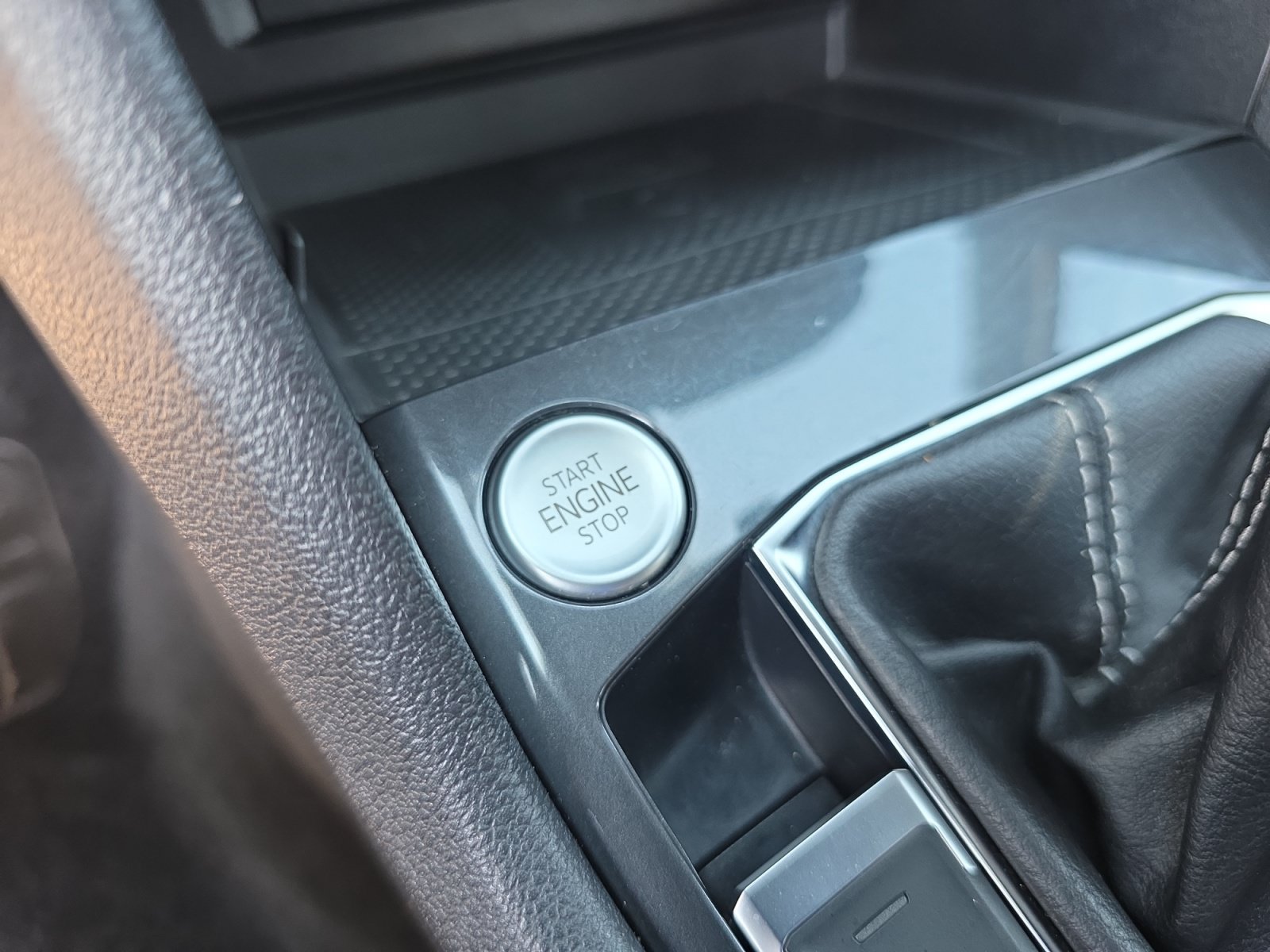 Certified 2022 Volkswagen Tiguan SE FWD image 30