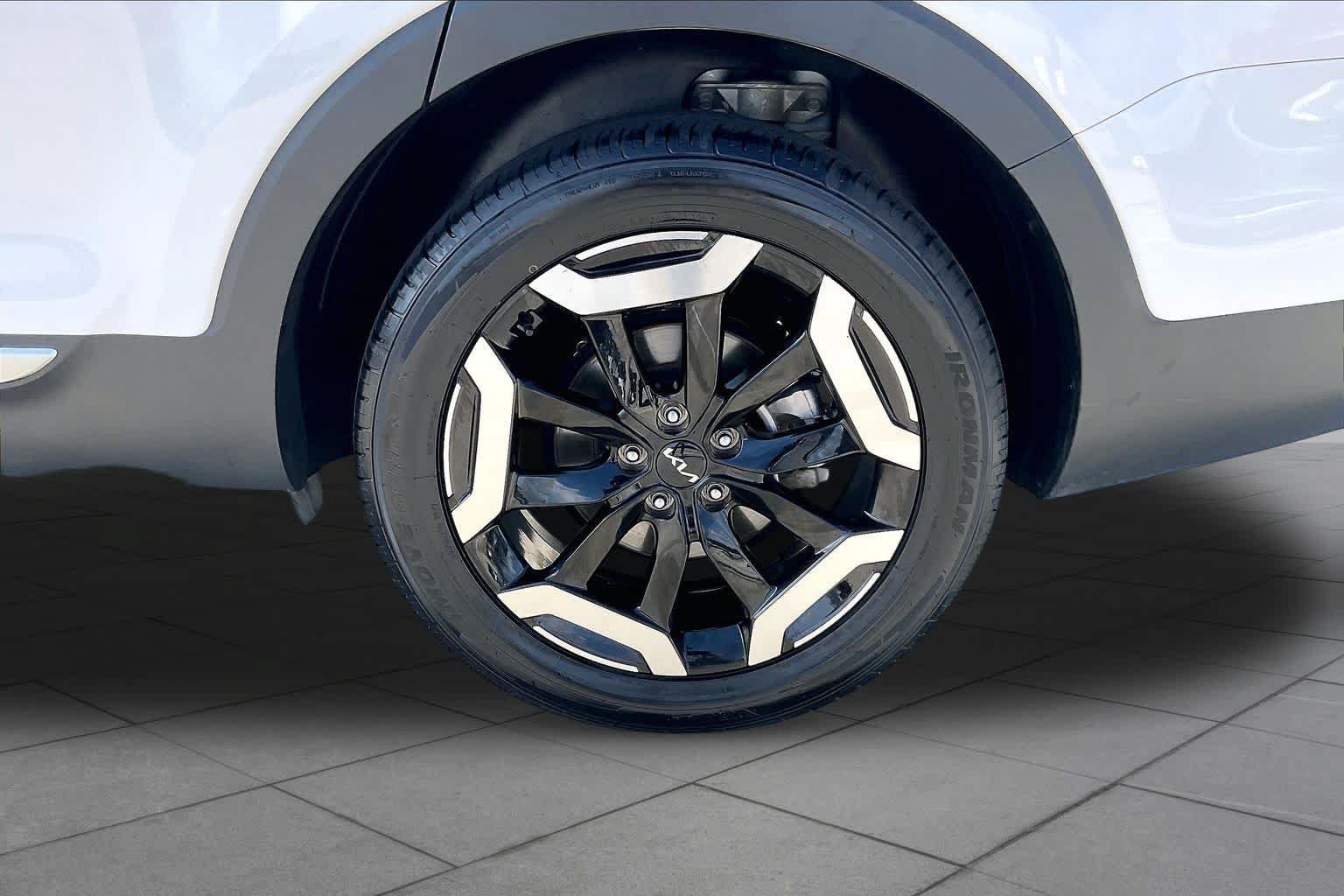 Used 2025 Kia Telluride S FWD image 10