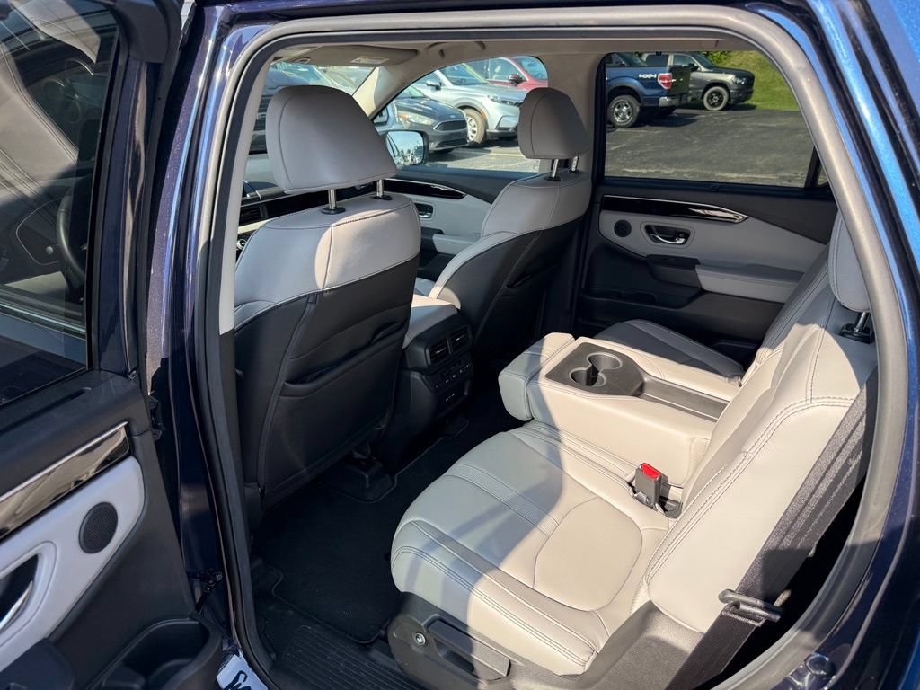 Used 2025 Honda Pilot EX-L image 7
