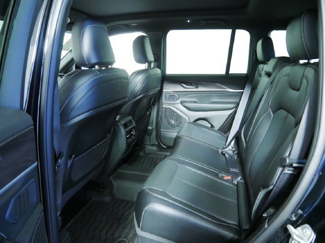 Used 2026 Jeep Grand Cherokee Limited AWD/4WD image 16