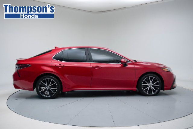 Used 2023 Toyota Camry SE FWD image 2