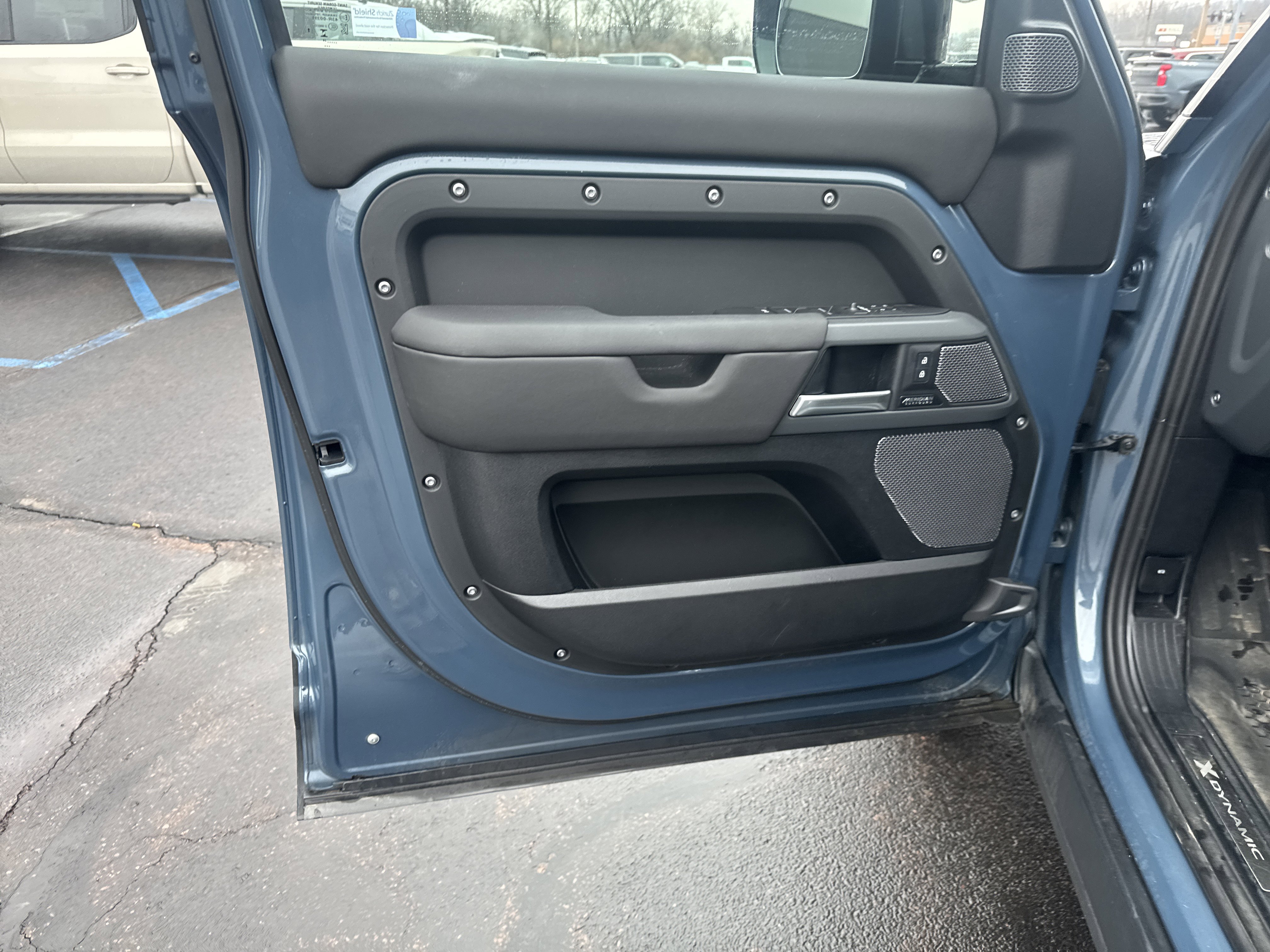 Used 2024 Land Rover Defender 110 X-Dynamic SE image 15